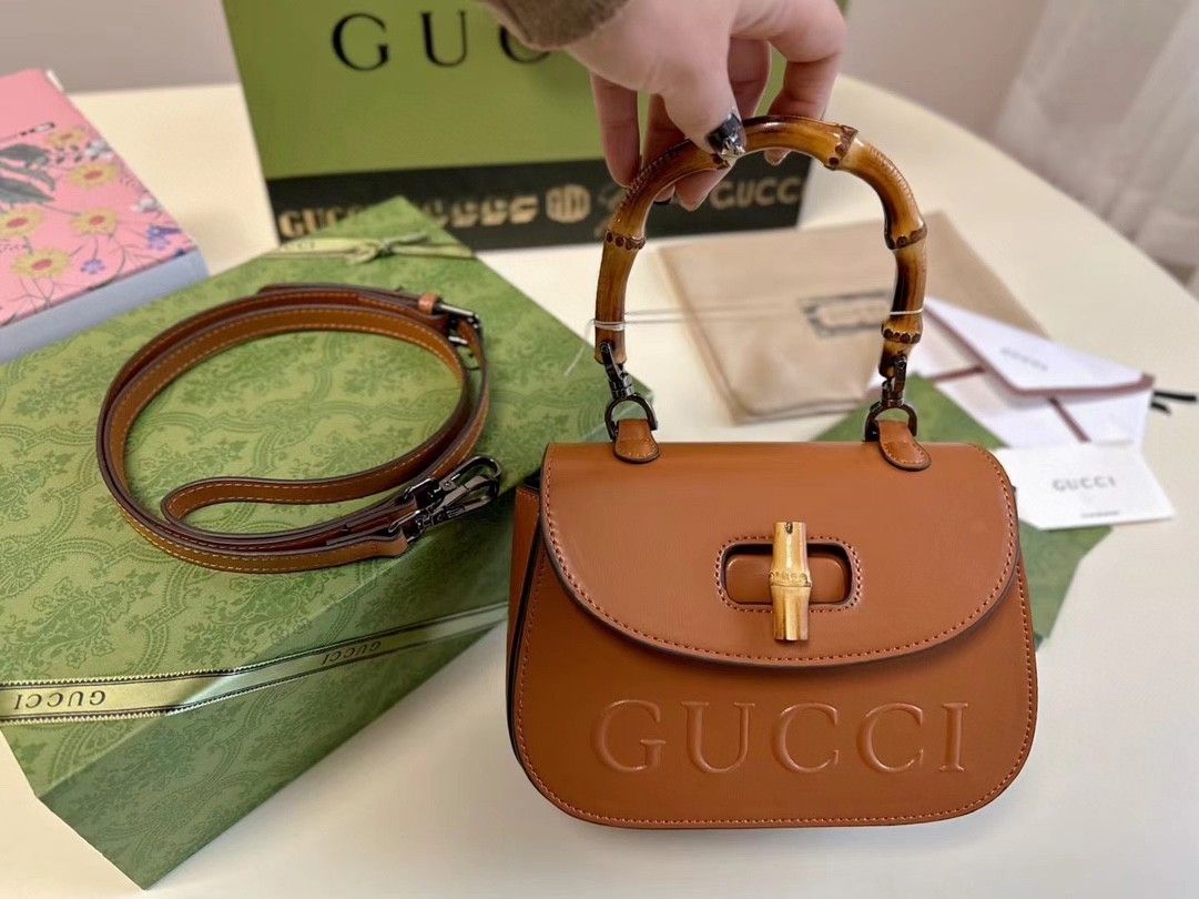 Bag boutique display 3